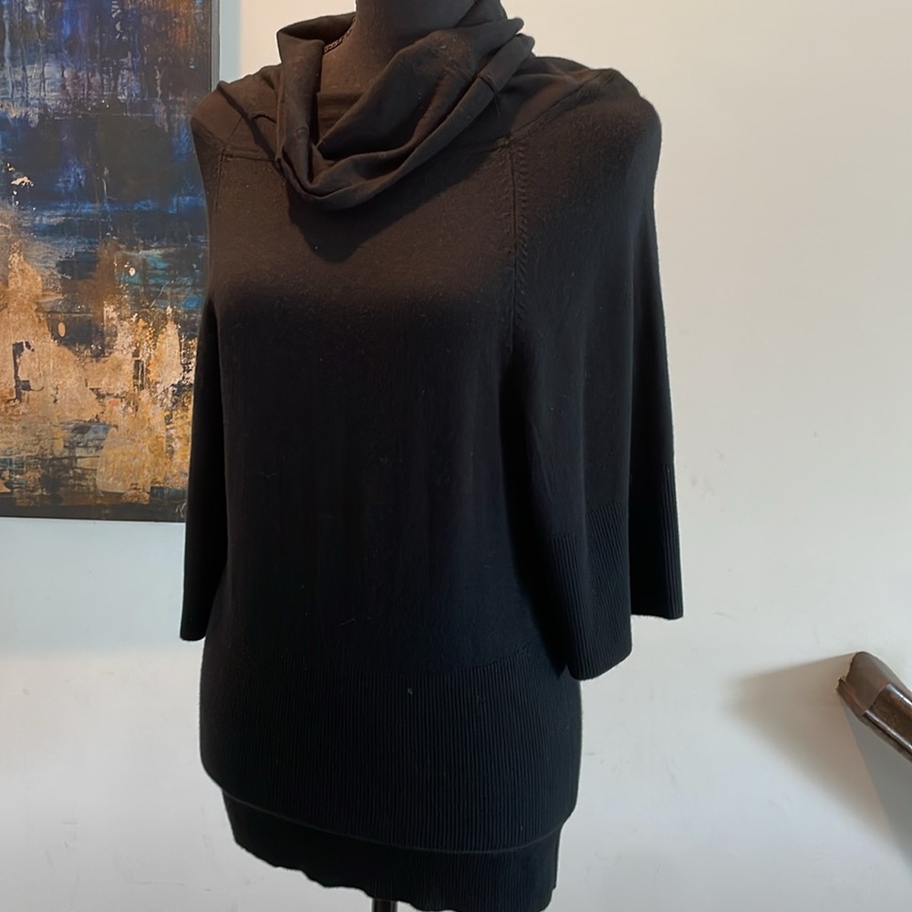 One A Women’s Top Size S Black Light Knit Versatile Length - Picture 8 of 11